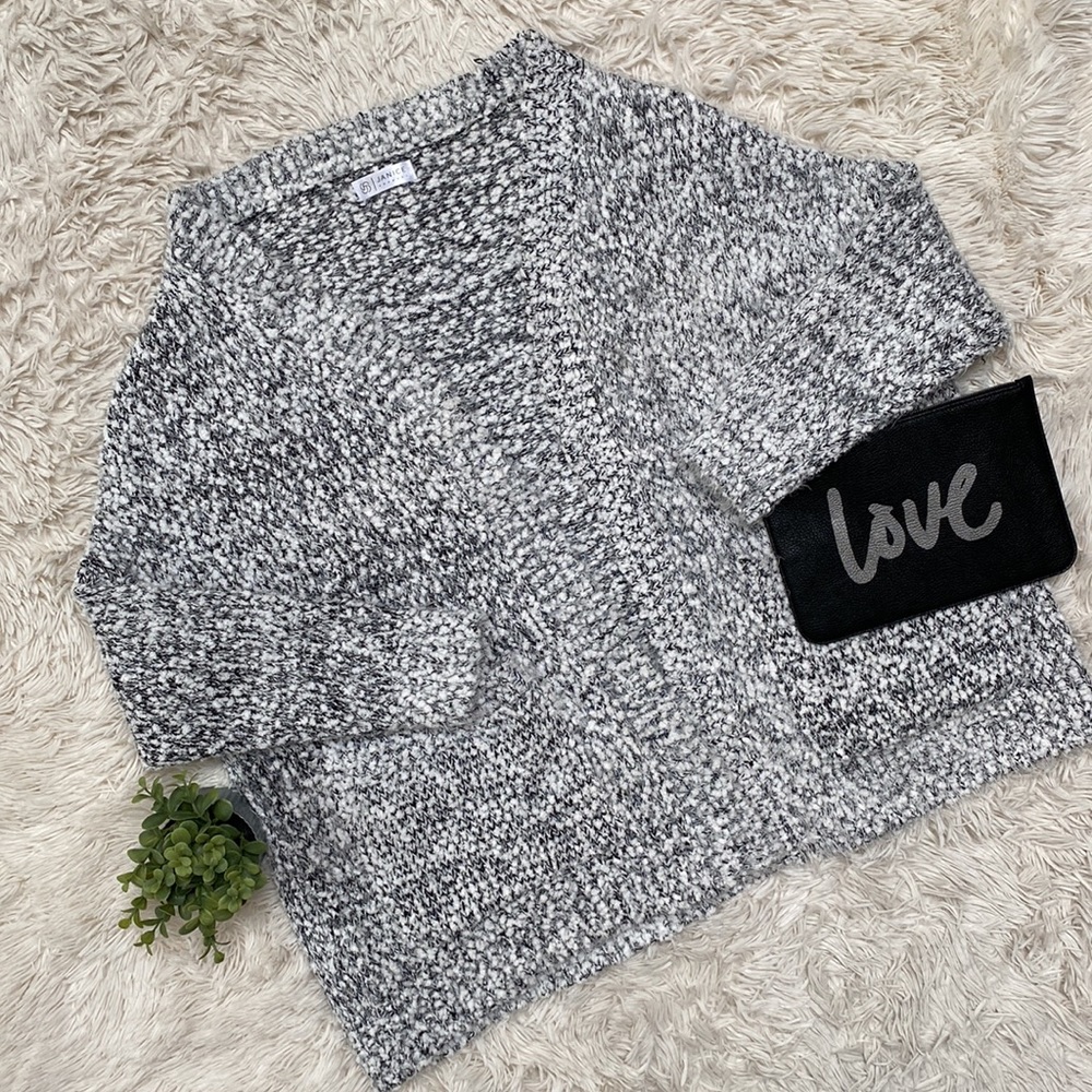 Janice Apparel Open Eyelash Cardigan 💗 White & Black